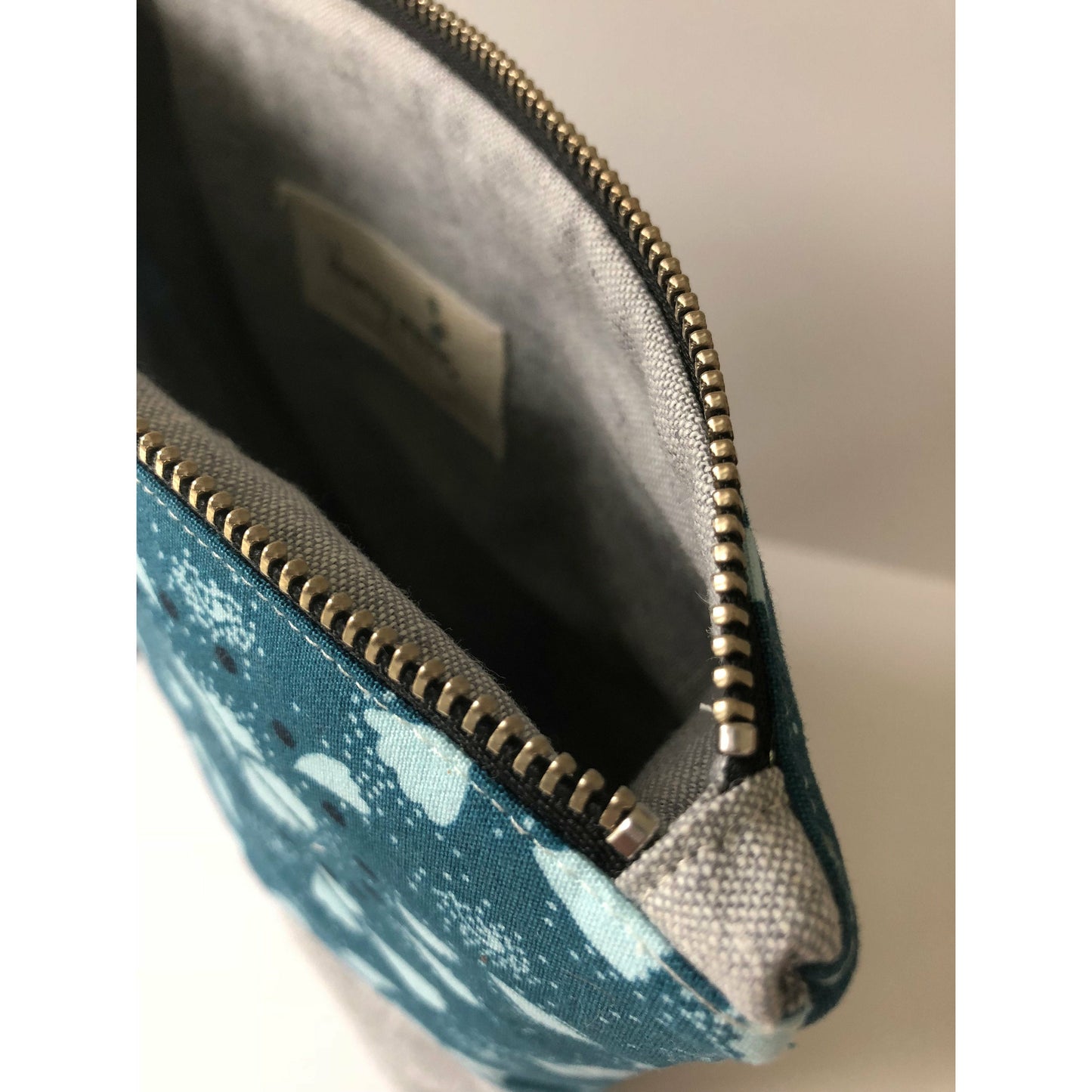 Project Bag, Knitting Bag, Medium Size Linen and Cotton Bag with YKK Metal Zipper- THE LORETTA